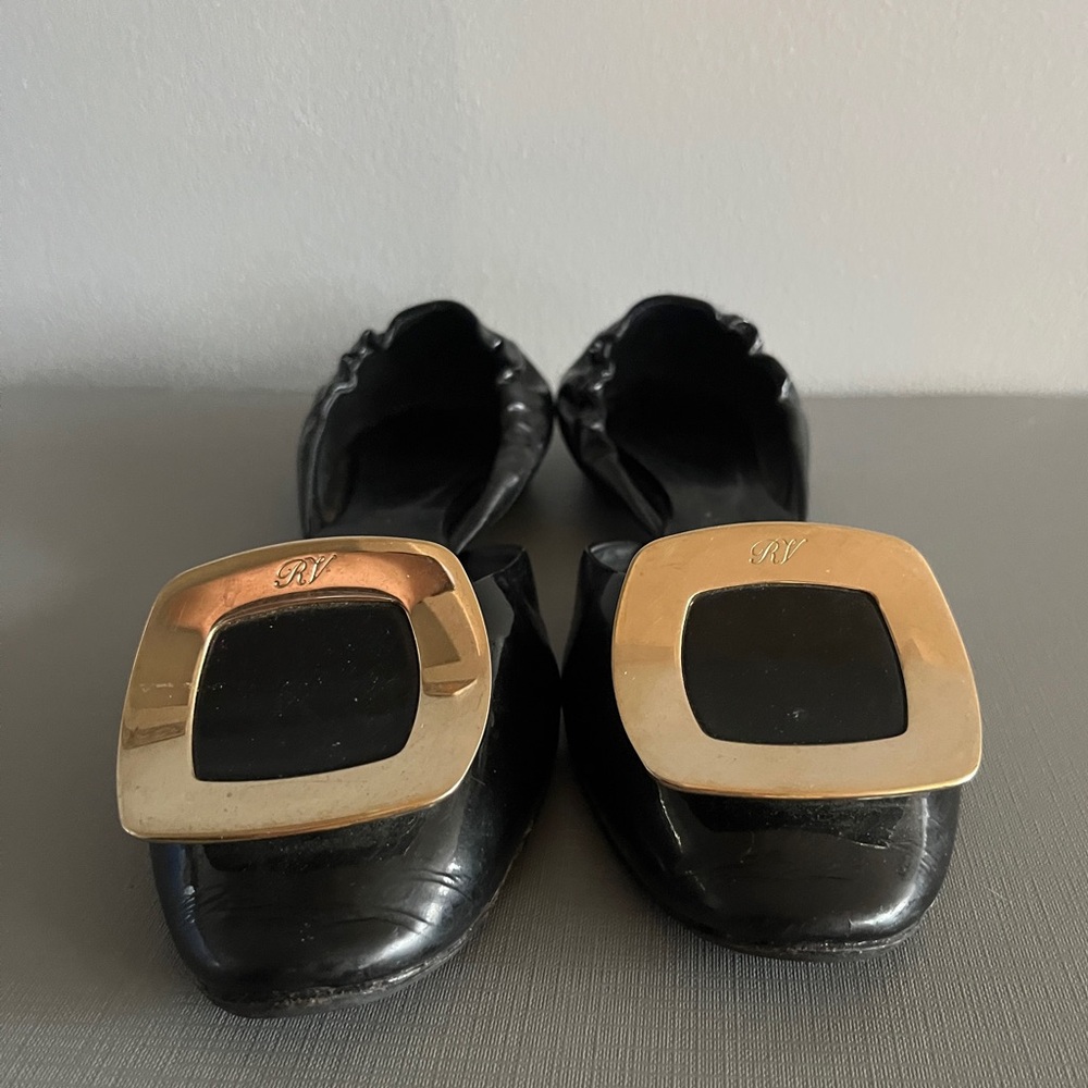 Roger Vivier Chips ballerina flats in patent leather with a gold-tone buckle 7 - Picture 7 of 10
